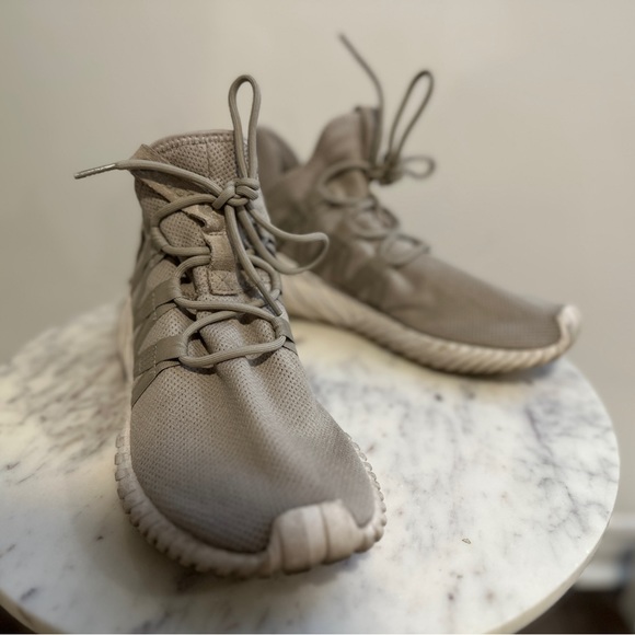Adidas Women’s Tubular Dawn Sneakers, EUC, Size 8 (Fits a 9W) - Picture 2 of 11